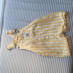 Zara Baby Yellow Striped Shortalls in 9-12 Months